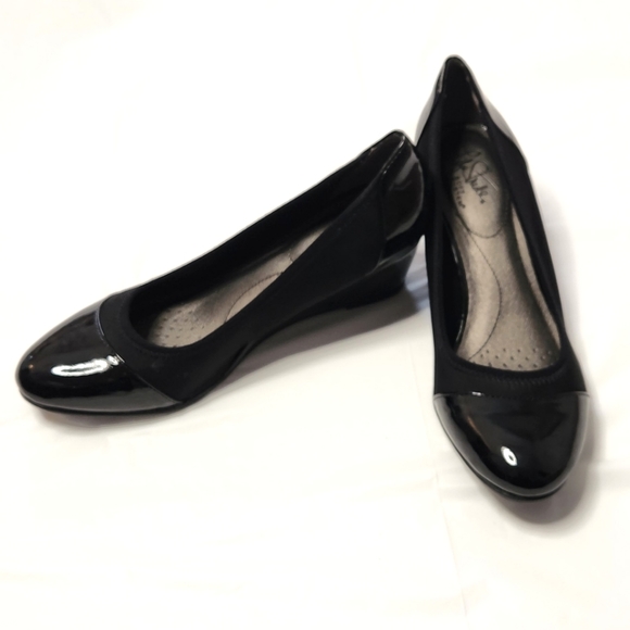 Life Stride Julianna Wedge Pump - Picture 1 of 10